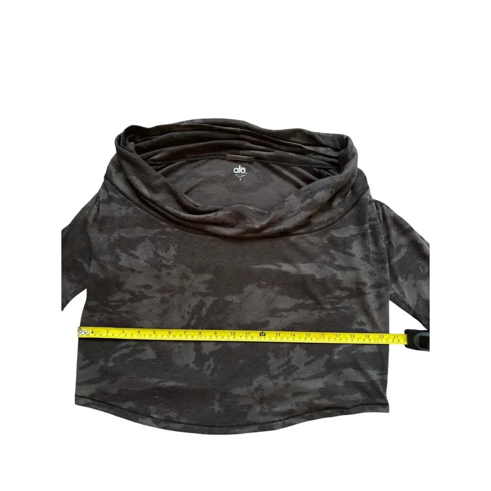 Alo Yoga Draped Front Longsleeve Shirt in Granite Camo, Size S